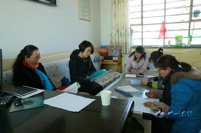 甘州区教育局赴小满镇古浪小学视导教学工作_