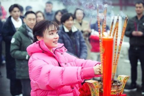 袁姗姗与赵丽颖同场竞技,《国宝奇旅》在收视