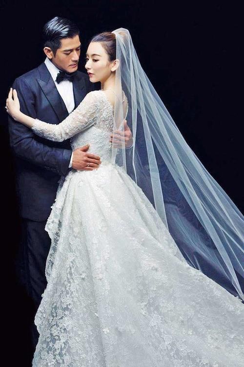 娱乐圈再传喜事！28岁男星向网红女友求婚成功：你的出现完整了我的生命