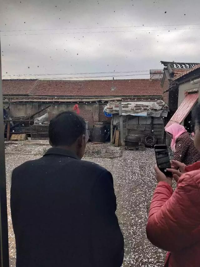 昨天山东多地遭冰雹袭击,春暖花开季节却为何