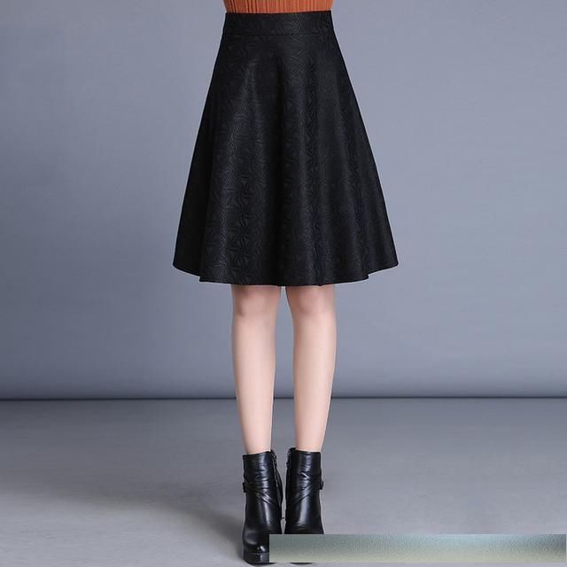 小短裙,红嘴唇,搭毛呢儿,40岁女人也能撑起的时