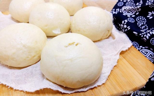 别再用酵母发面了!面里加点它,10分钟发面,馒头蓬松又好吃!