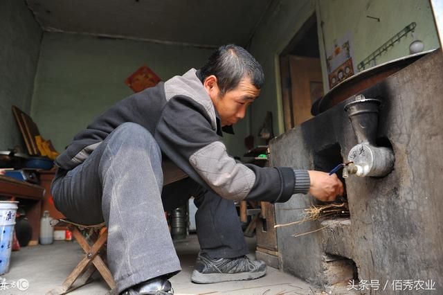 农村人过年,小时候为啥要家家蒸馒头?据说只有