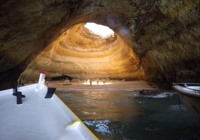 传说中的洞穴海滩 必须从海面下潜水进入