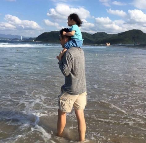 汪小菲晒全家日本旅游照,小玥儿和大S穿和服超