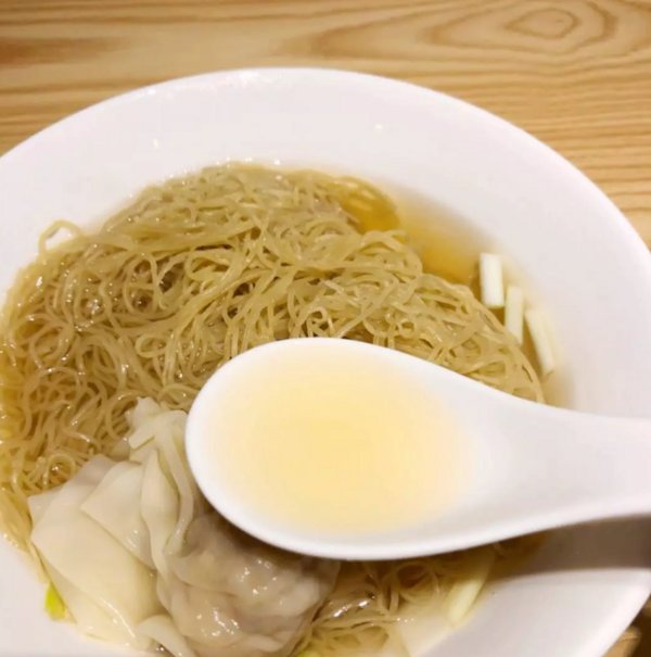 想和你细味这碗传统小食 粤味or港味云吞面哪一款最合你心水?