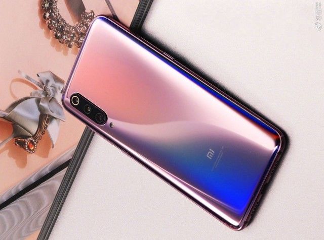 小米9立功!今日小米股价上涨4.43%