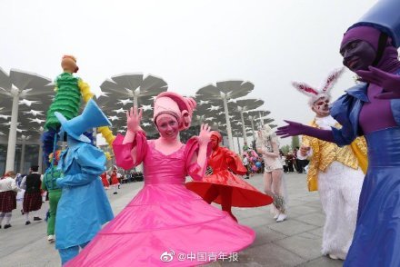 北京世园会打开多彩大门