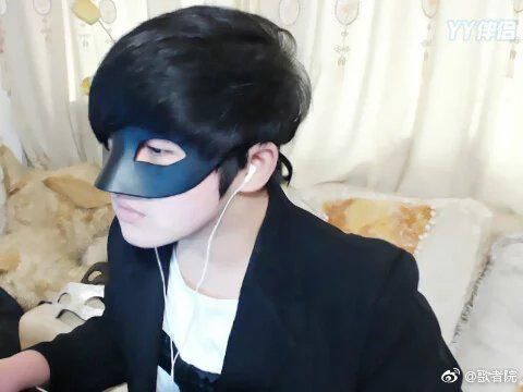 虎牙主播盗歌还反告原唱,其房管骂水友是狗!虎