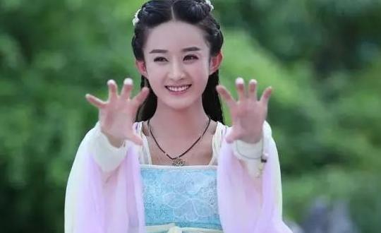 合作一任撕一任?赵丽颖取关前经纪人黄斌,被质