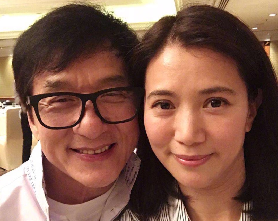 张智霖机场被老婆吼得没脾气,终于明白袁咏仪