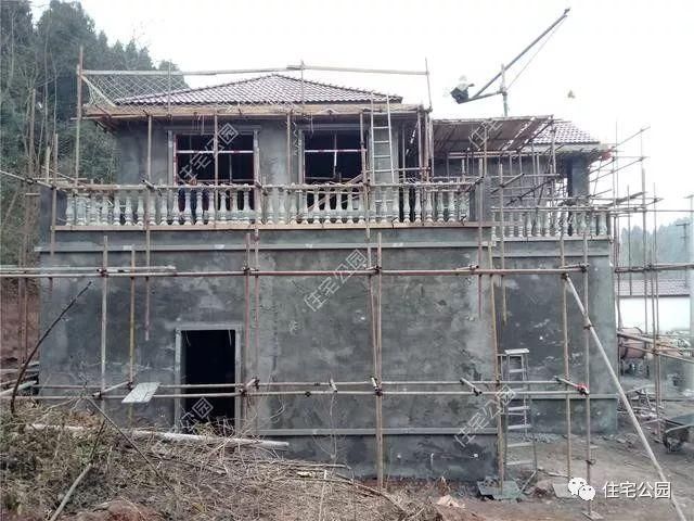 1500元一平包工包料含窗户，农村施工队能建出一栋啥样的房子？