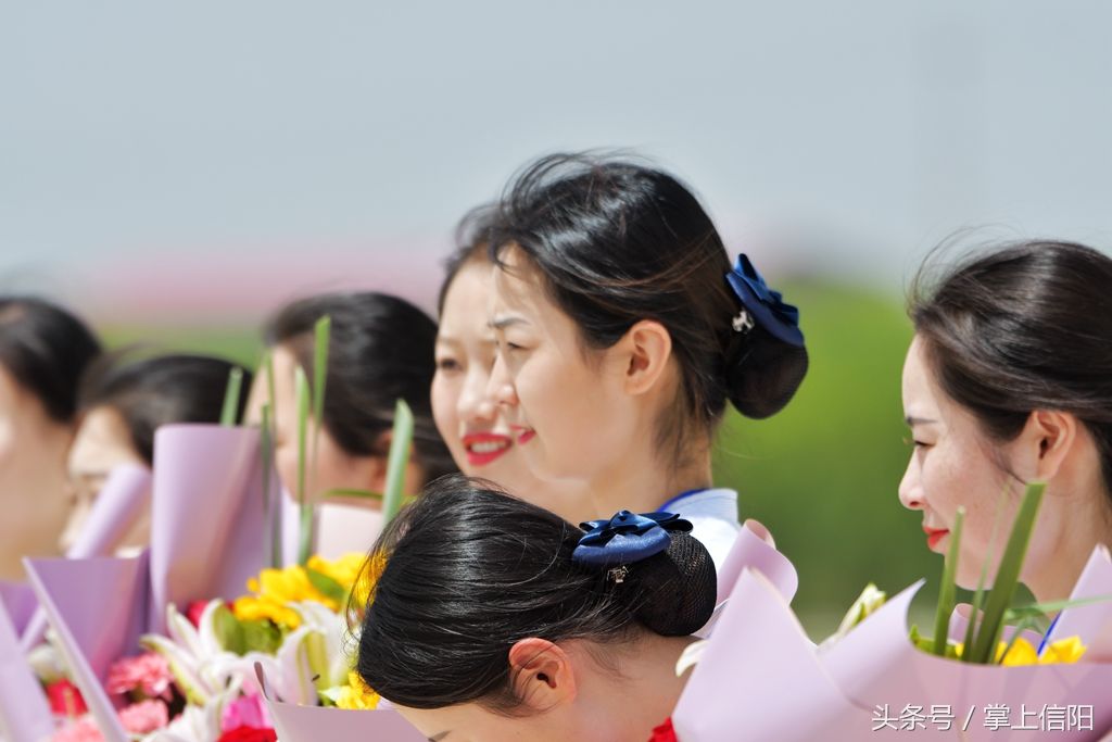 原创摄影:信阳明港机场那些靓丽女孩貌美如花 下一站空姐?