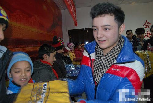 星光大道阿尔法近照,小童星秒变肌肉男,低调做