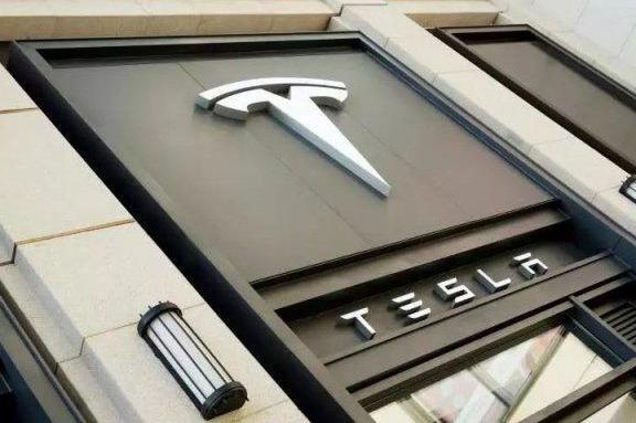 学?三星将用脑电波训练自动驾驶 AI;特斯拉上海