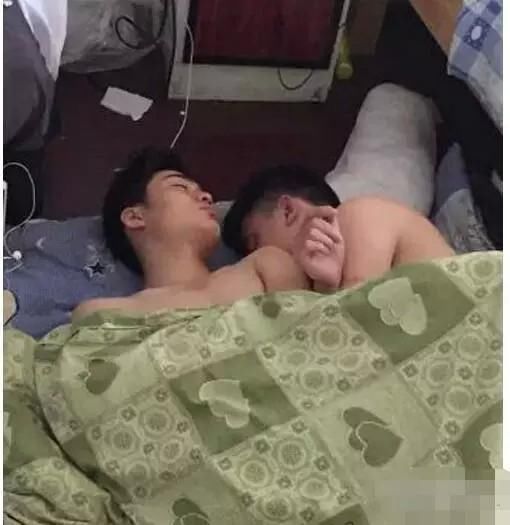 小子,老太太我都不服,我就服你!