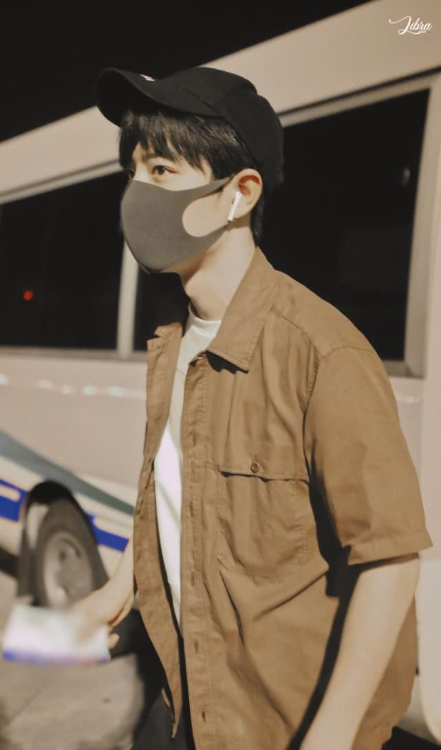 身份证号姓名查询航班