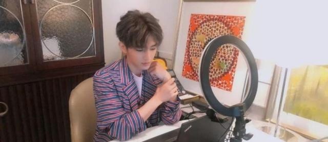 炎亚纶第二次吃鸡就有这么好的技术?和大神直