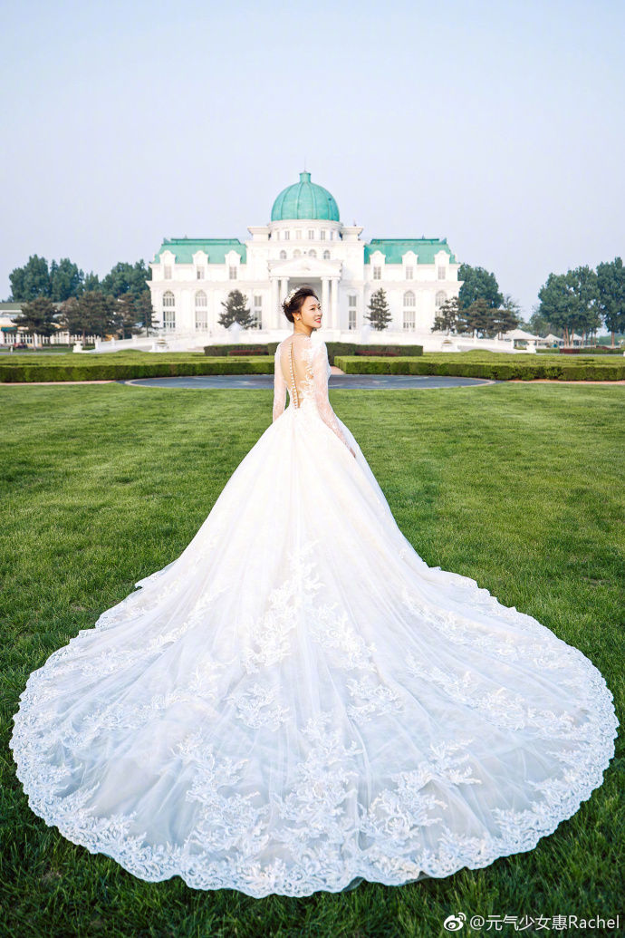 惠若琪泪洒婚礼现场 看父亲背影百感交集