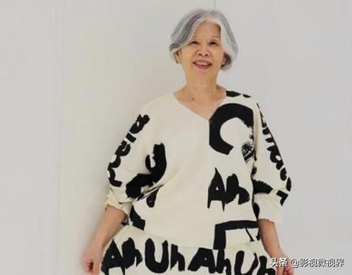 周杰伦多次夸赞妈妈时尚，看到照片，一般人比不了这种潮范