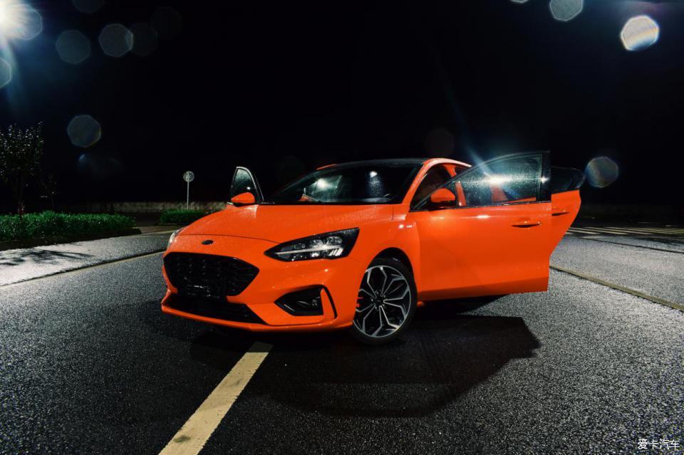 【夜色撩车】一组福克斯ST Line的夜拍大秀,请
