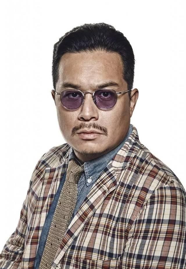 没近视的人戴的眼镜