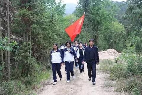 新县高中开展青春心向党 建功新时代特别主题