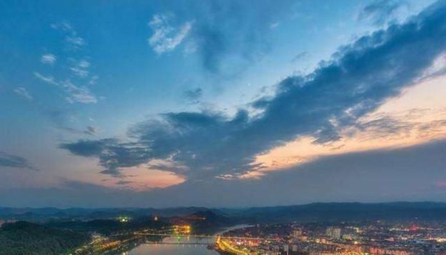 深化拓展文明实践中心