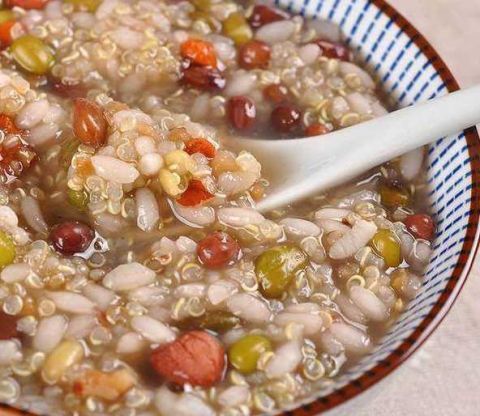 哪些食物属于碳水食物主食 t019ec50fa4e13e98ce.jpg