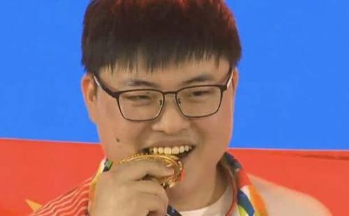 Faker继S7后又被打哭?UZI怒锤李哥证明自己,