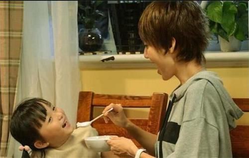 95后全职妈妈占比八成