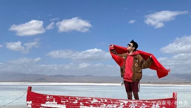 TFBOYS的中年朋友圈画风，王源太接地气，易烊千玺更胜一筹