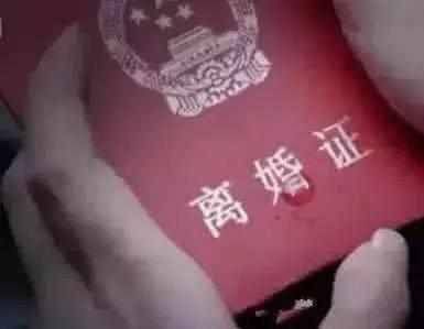 前夫再婚后,前妻出席婚礼现场时,新郎却当场后悔了!
