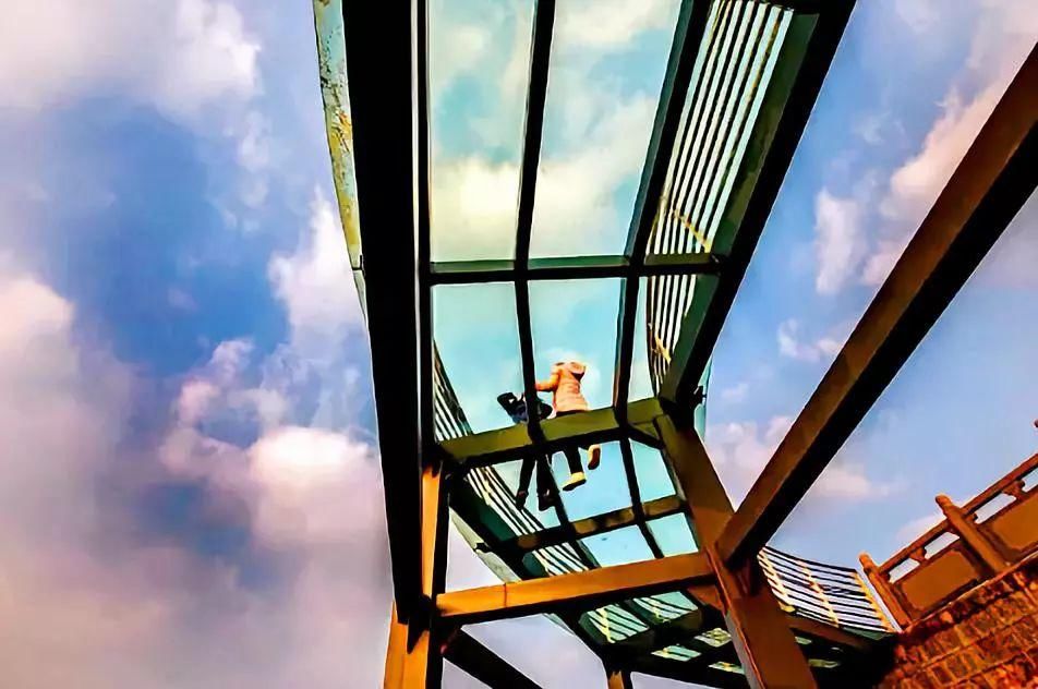 终于来了!浙江最长高空玻璃栈道开放!敢走我敬你是条汉子!