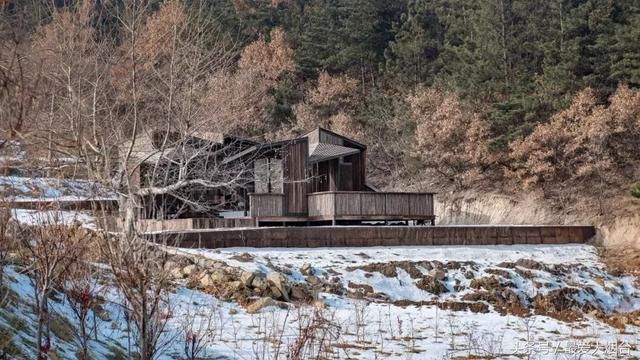 昆嵛山现250平米大别墅，近看原来是座公厕！