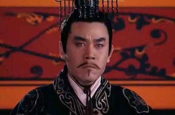 为什么张飞和诸葛亮都是乡侯，关羽混的就有点菜了？