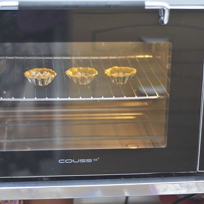 迷你菠萝奶油树莓挞