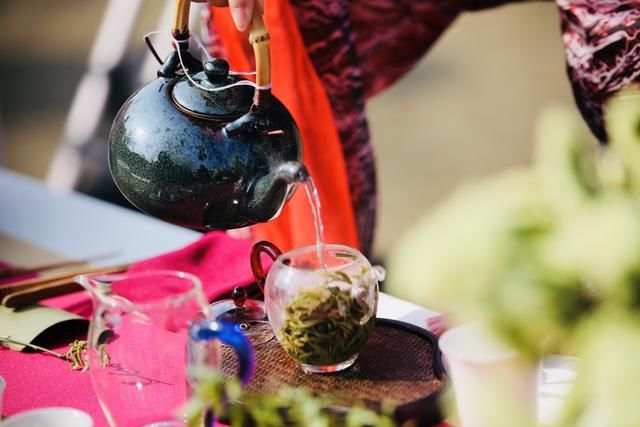 太湖鼋头渚夜赏樱花游园会:一场视觉与听觉的“饕餮盛宴”