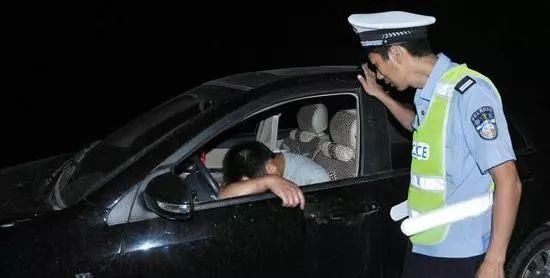 酒后躺车里休息也算酒驾?你怎么看?