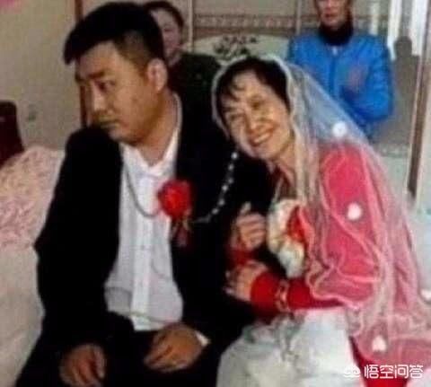 “29岁小伙追求65岁大妈并结婚，你有什么看法？”