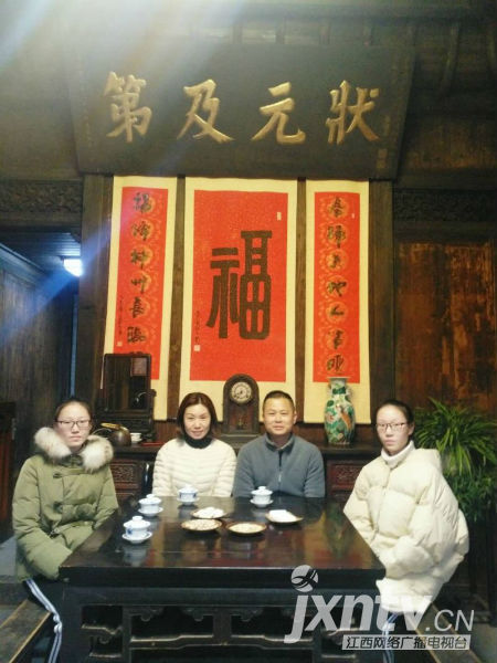 婺源:油菜花开带动\＂徽派民宿\＂经济