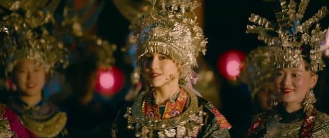 《我和我的家乡》首日破2.6亿，这位客串两分钟的角色实在惊艳
