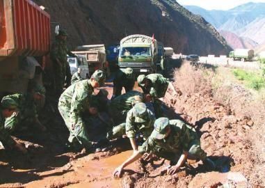 老司机也不敢走的线路，川藏线上的钢铁运输机-中国运输兵敢走