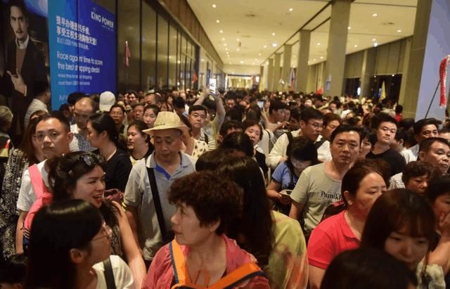 全球最不待见中国的国家，对游客高姿态，但挡不住游客的疯狂涌入