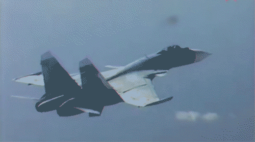 这是我所知世界上驾驶这类战机做眼镜蛇动作年龄最大的飞行员.