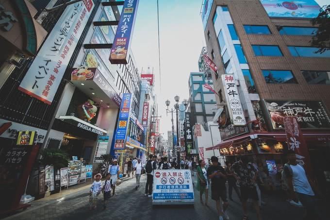 日本最热门的旅游景点，冰淇淋80元一只，中国游客排队购买!