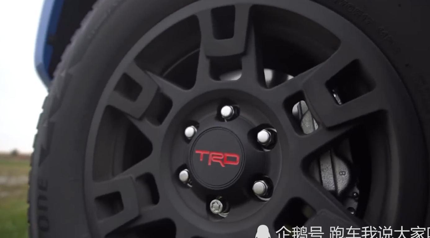 它是丰田普拉多的兄弟,2019款长这样,外观不