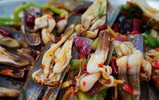 三亚海鲜又出乱子,卖游客价钱是本地人十几倍,游客:欺负我傻?