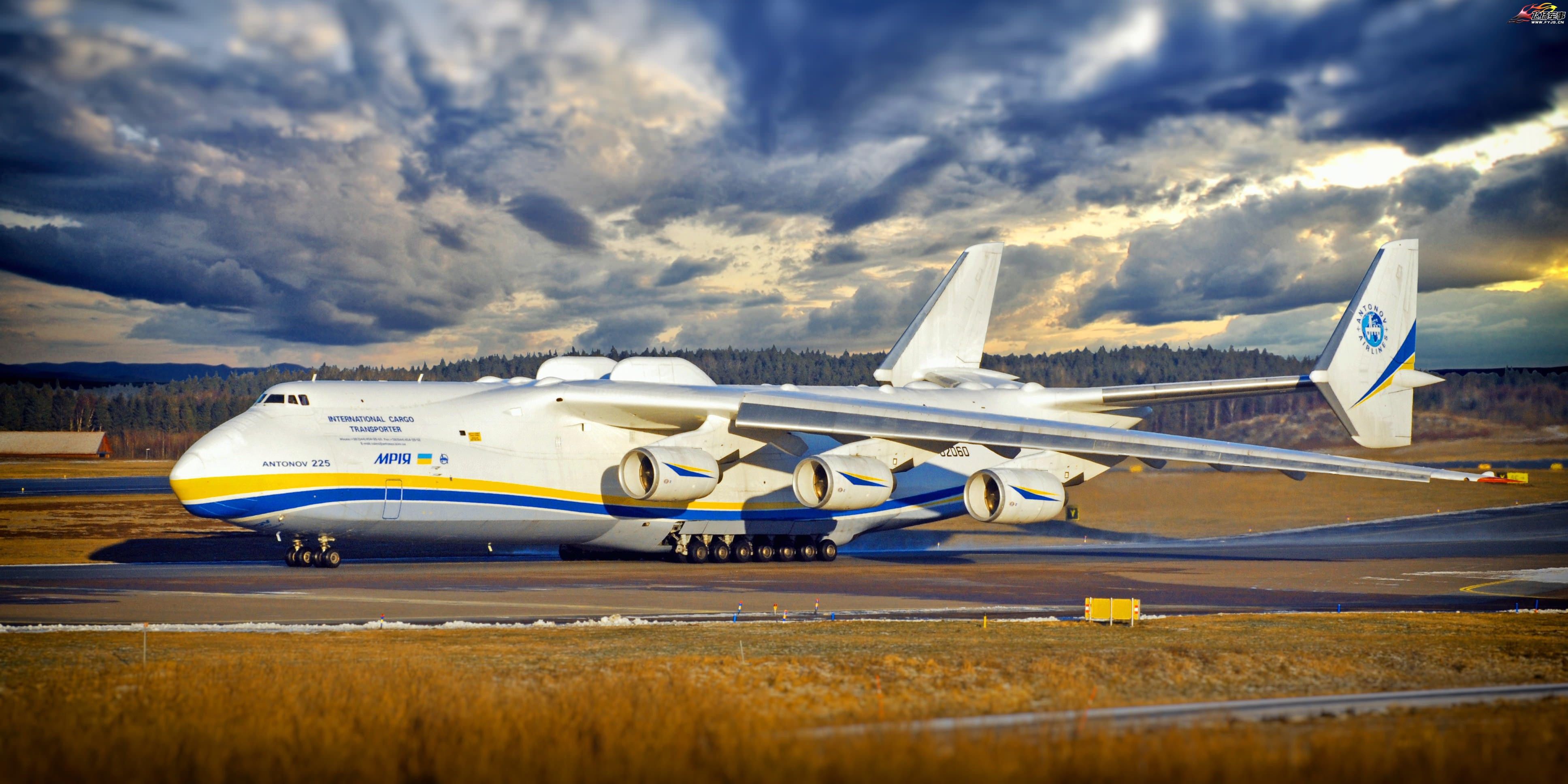 世界上最大的运输机安-225有多大?