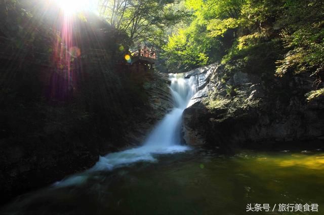 距西安约2小时路程,有个天然的彩虹瀑布,每天仅有5小时观赏时间